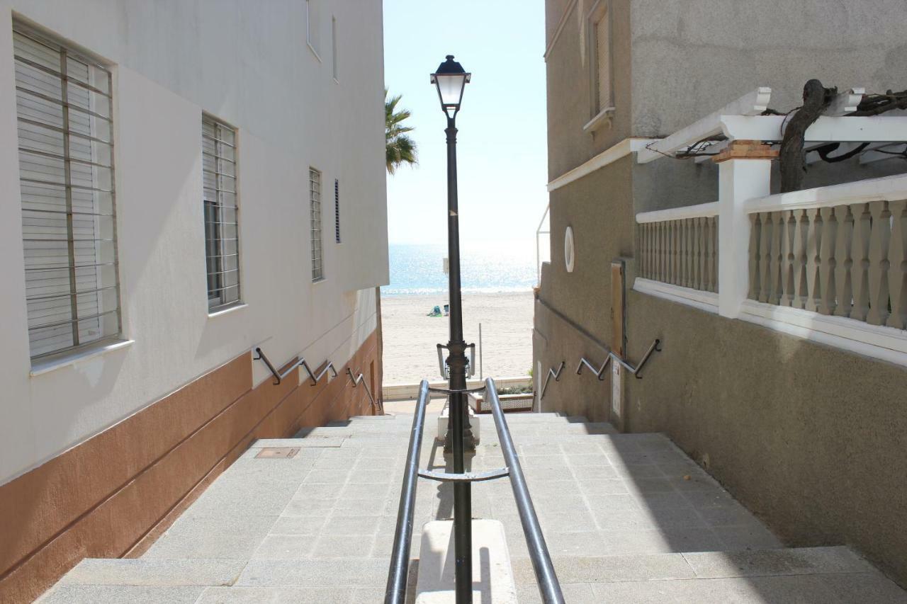 Apartamento Puerta Al Mar Apartment Рота Екстериор снимка