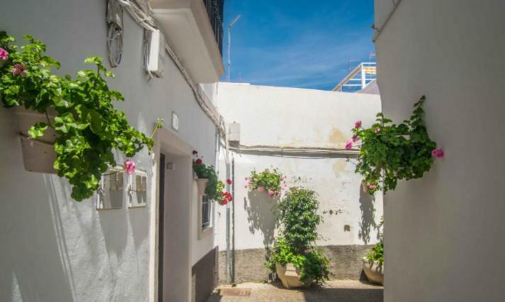 Apartamento Puerta Al Mar Apartment Рота Екстериор снимка